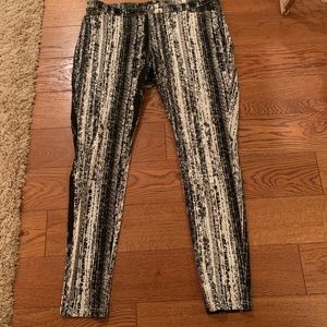NWOT Hue Black and white wash leggings XL